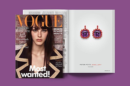 Produktfotografie von hochwertigem Schmuck. Anzeigenlayout in der VOGUE